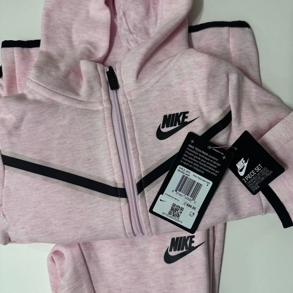 Nike Tech Fleece Set - Picture 5 of 6